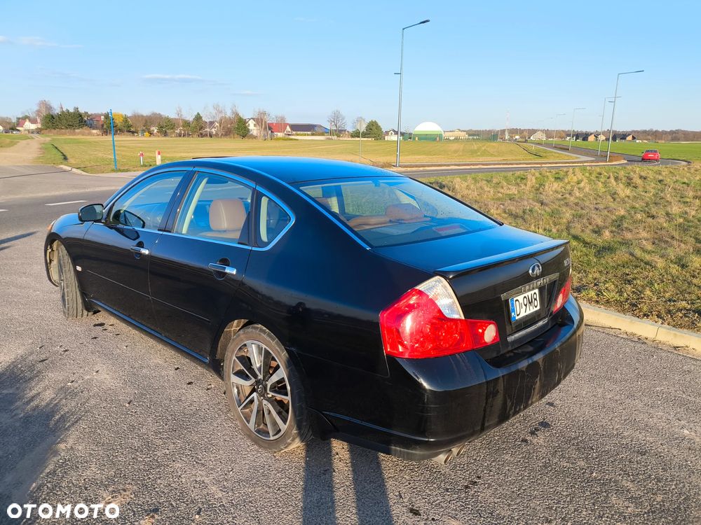 Infiniti M - 5