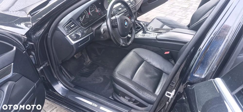 BMW Seria 5 525d xDrive - 12