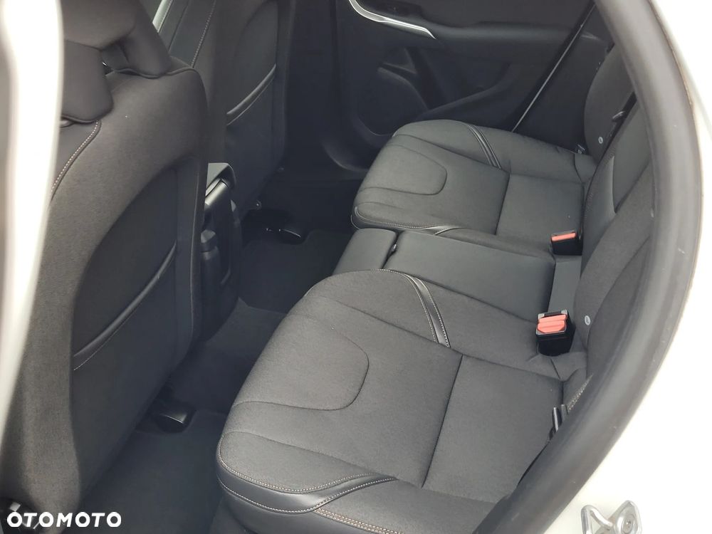 Volvo V40 Cross Country D2 Momentum - 22