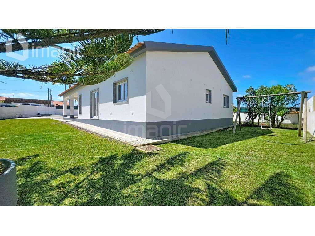 Moradia térrea T4+1 isolada em São Pedro da Cadeira - Torres Vedras - Grande imagem: 4/33