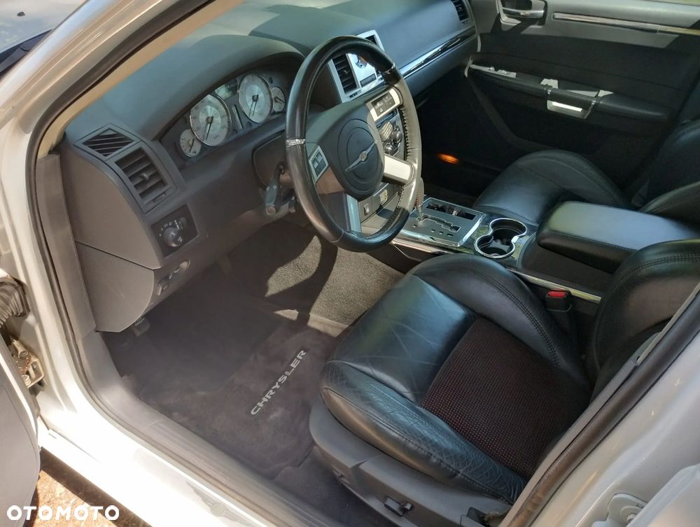 Chrysler 300s - 11