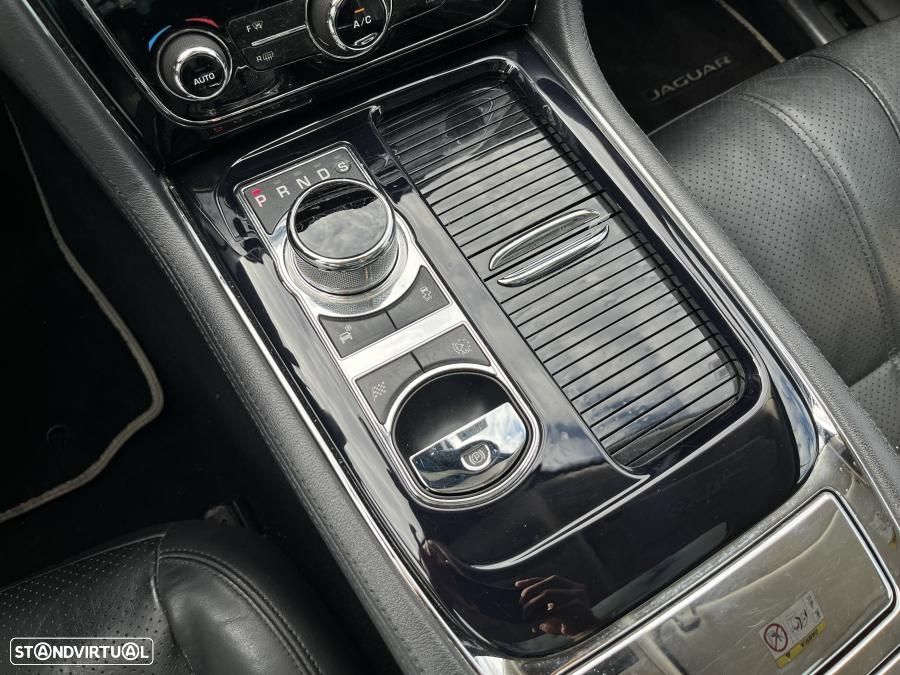 Jaguar XJ 3.0 D V6 Premium Luxury - 33