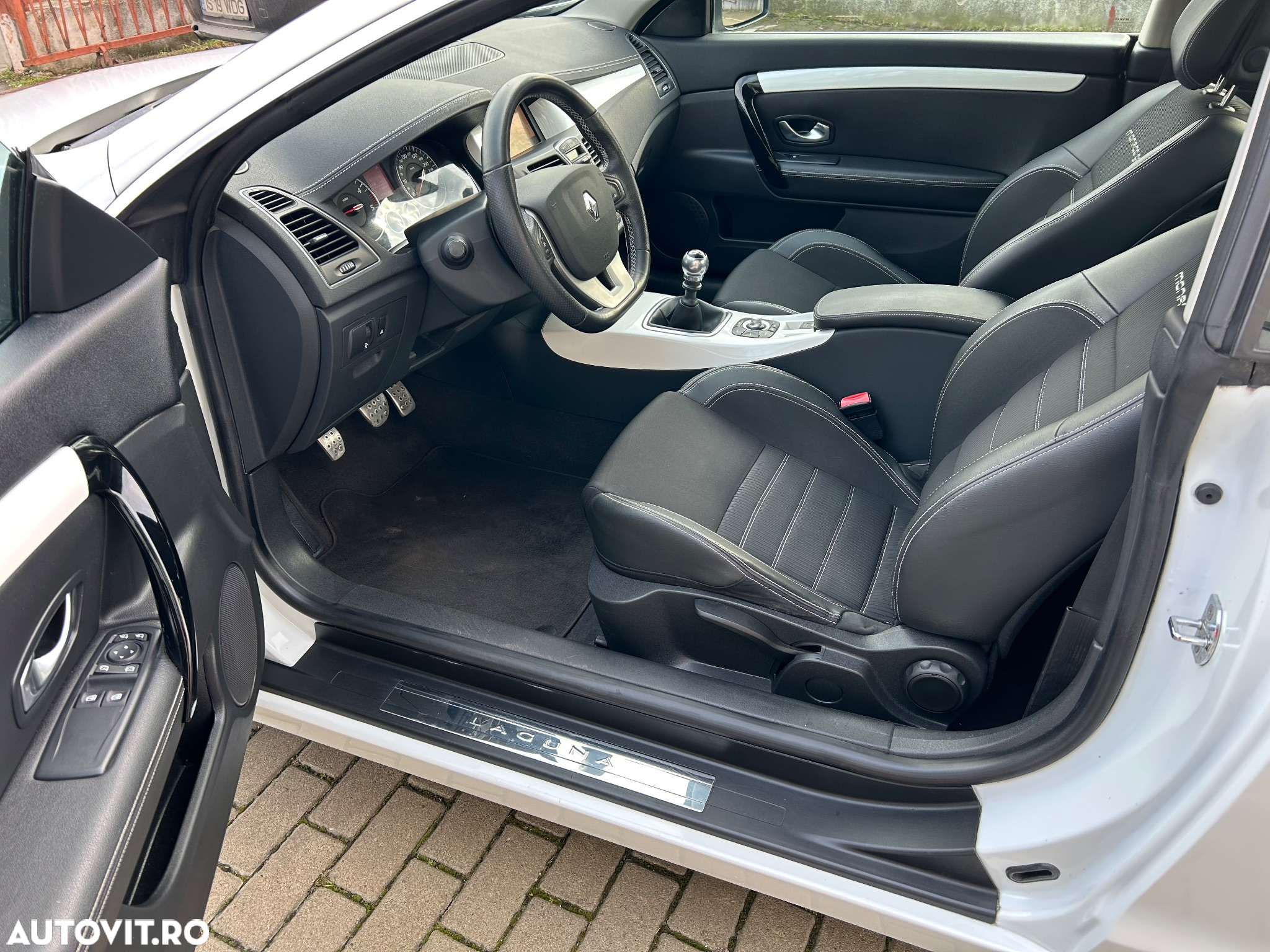 Renault Laguna Coupe dCi 175 FAP - 6