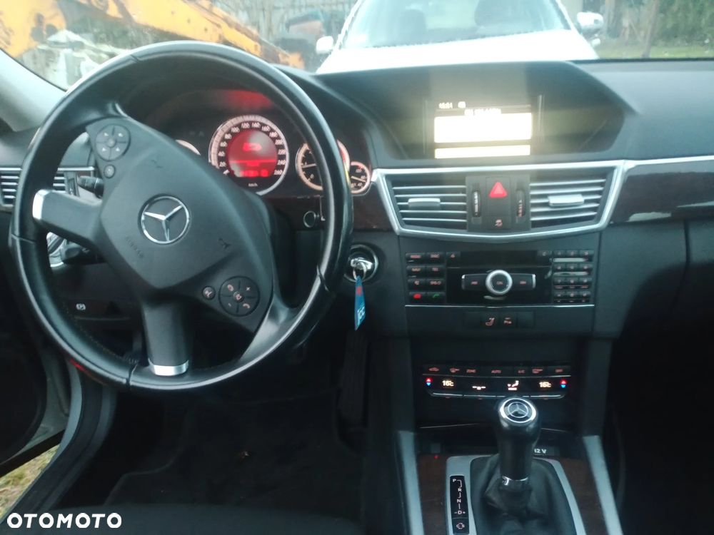 Mercedes-Benz Klasa E 220 CDI DPF BlueEFFICIENCY Automatik - 8