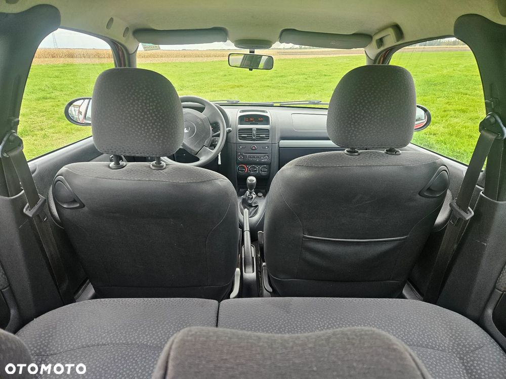 Renault Clio 1.2 16V Campus - 9