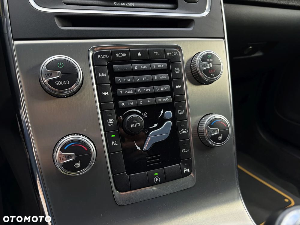 Volvo V60 D3 Geartronic Momentum Pro - 28