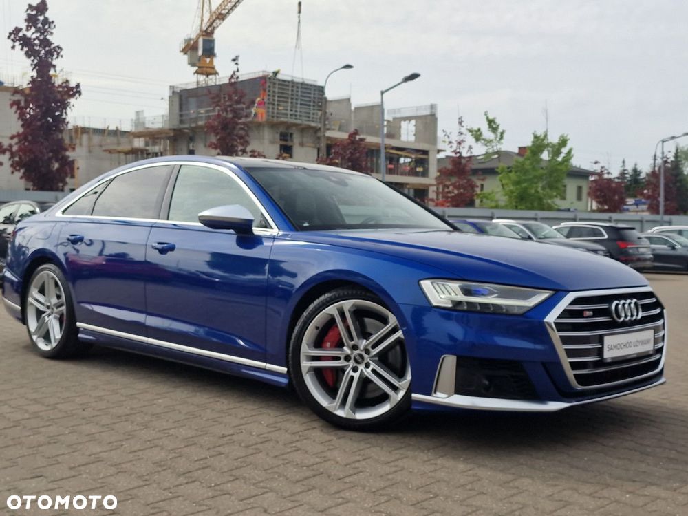 Audi S8 - 25