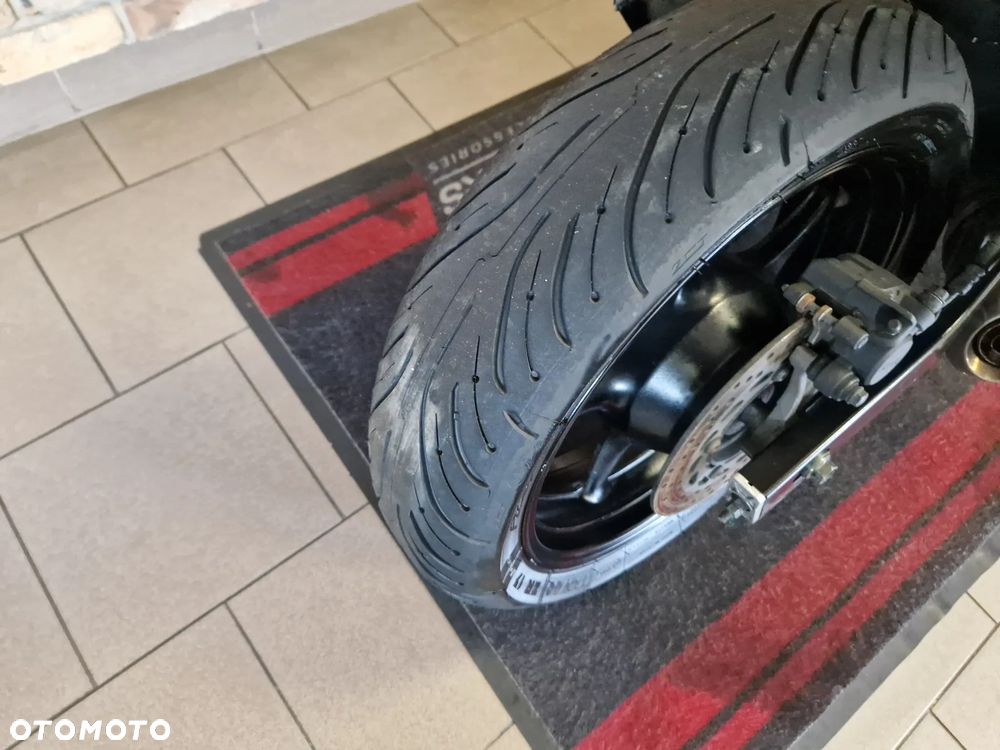 Yamaha XJ - 22