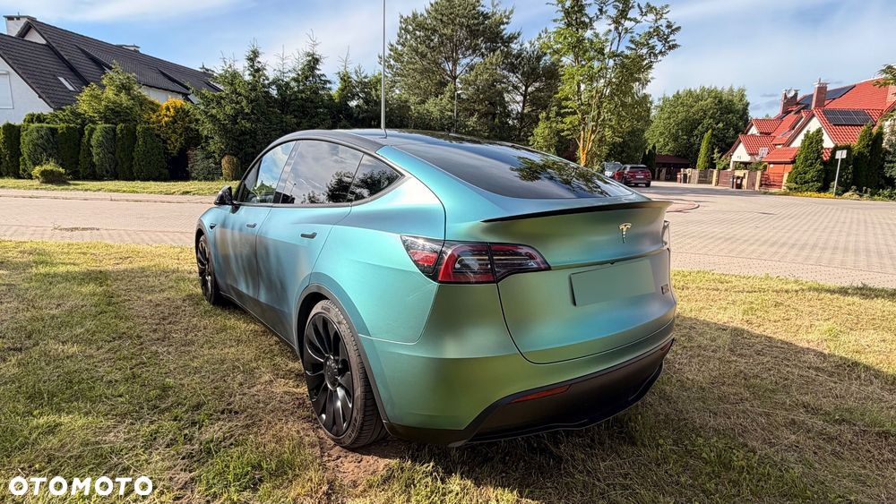 Tesla Model Y Performance AWD - 4