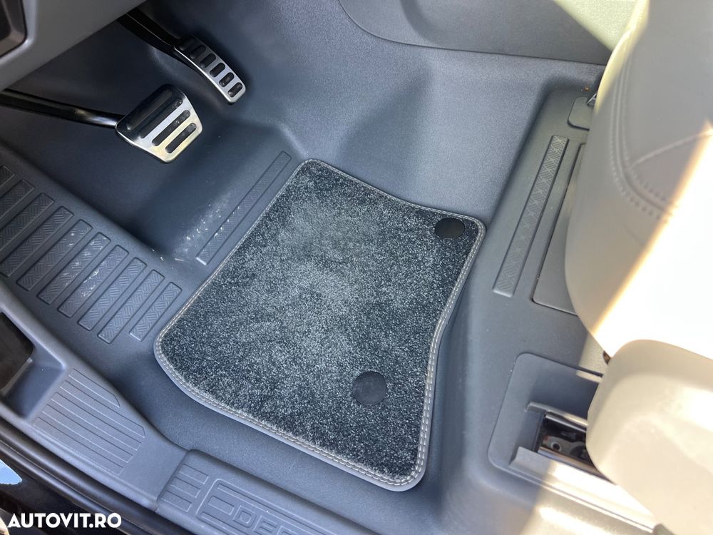 Land Rover Defender 110 3.0D 250 MHEV Hard Top X-Dynamic SE - 38