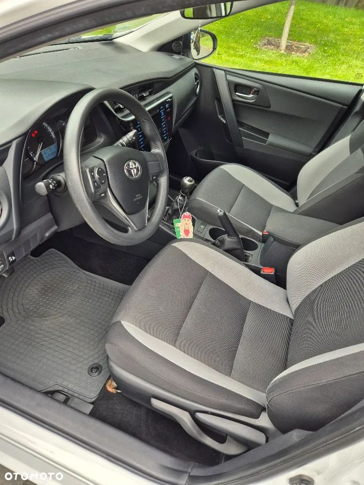 Toyota Auris 1.4 D-4D Active - 11