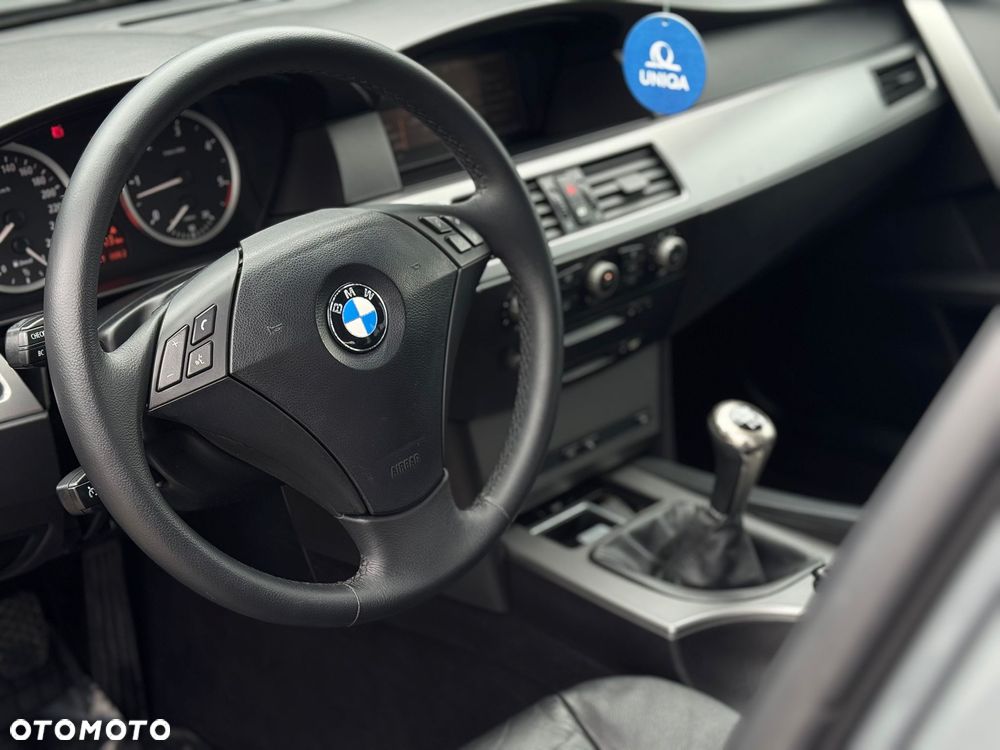 BMW Seria 5 525d - 13