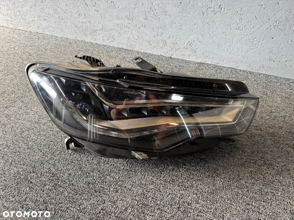 Reflektor audi a6 rs6 z osprzętem
