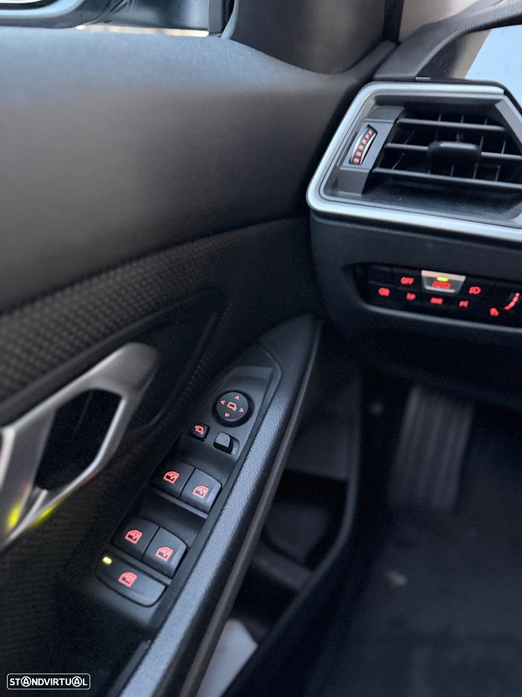 BMW 318 d Auto - 12