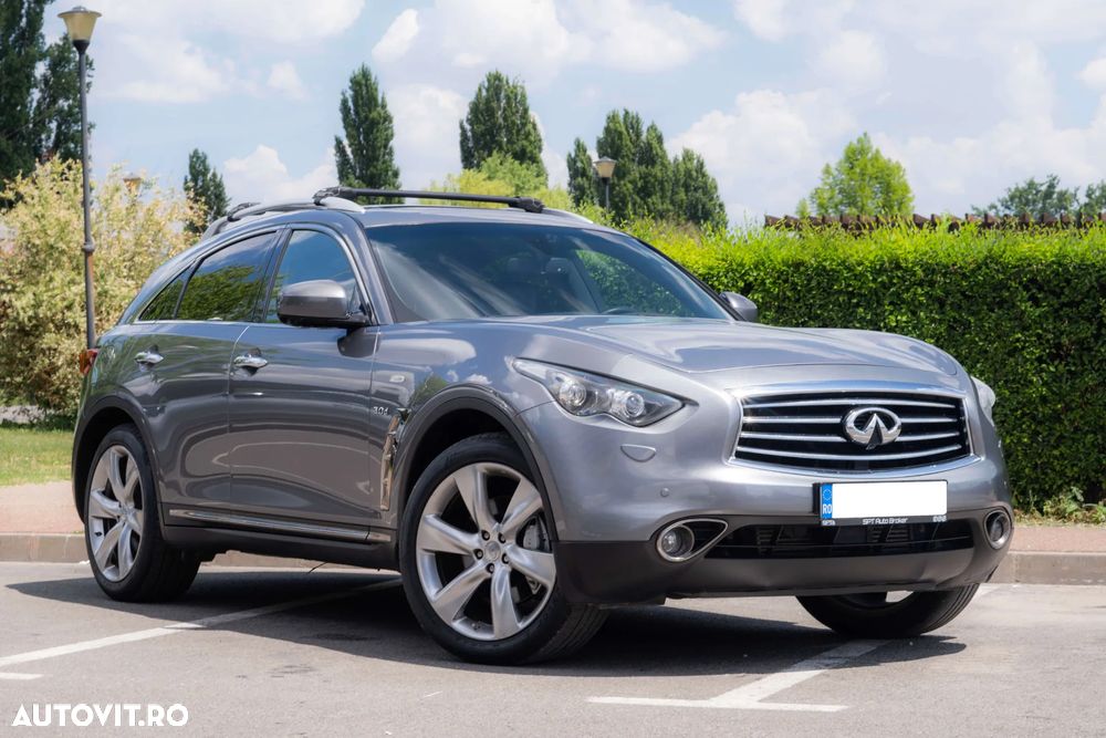 Infiniti Q70 - 1