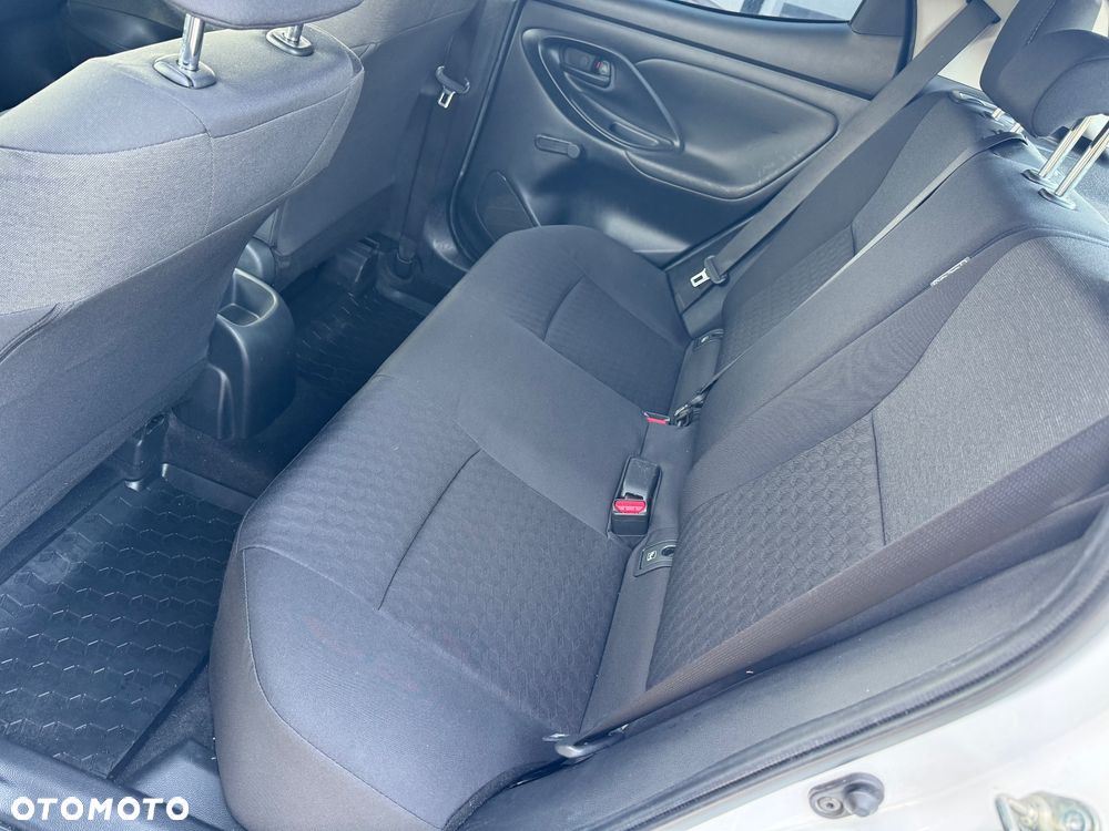 Toyota Yaris 1.5 Comfort - 12
