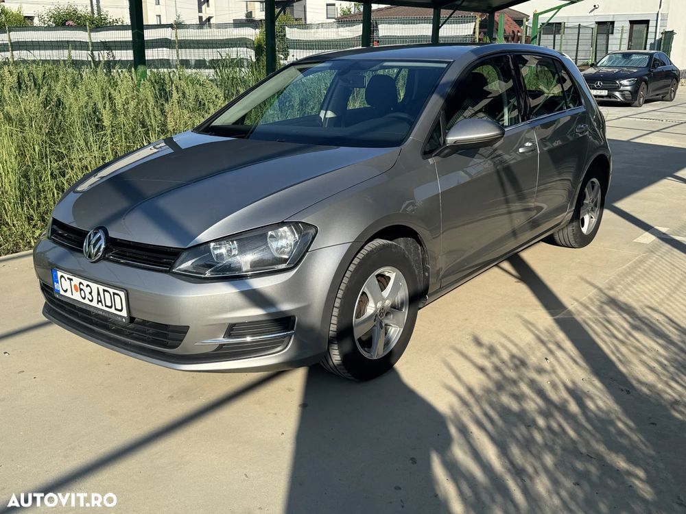 Volkswagen Golf - 1