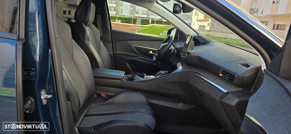 Peugeot 5008 PureTech 130 EAT8 Stop & Start Allure Pack - 17