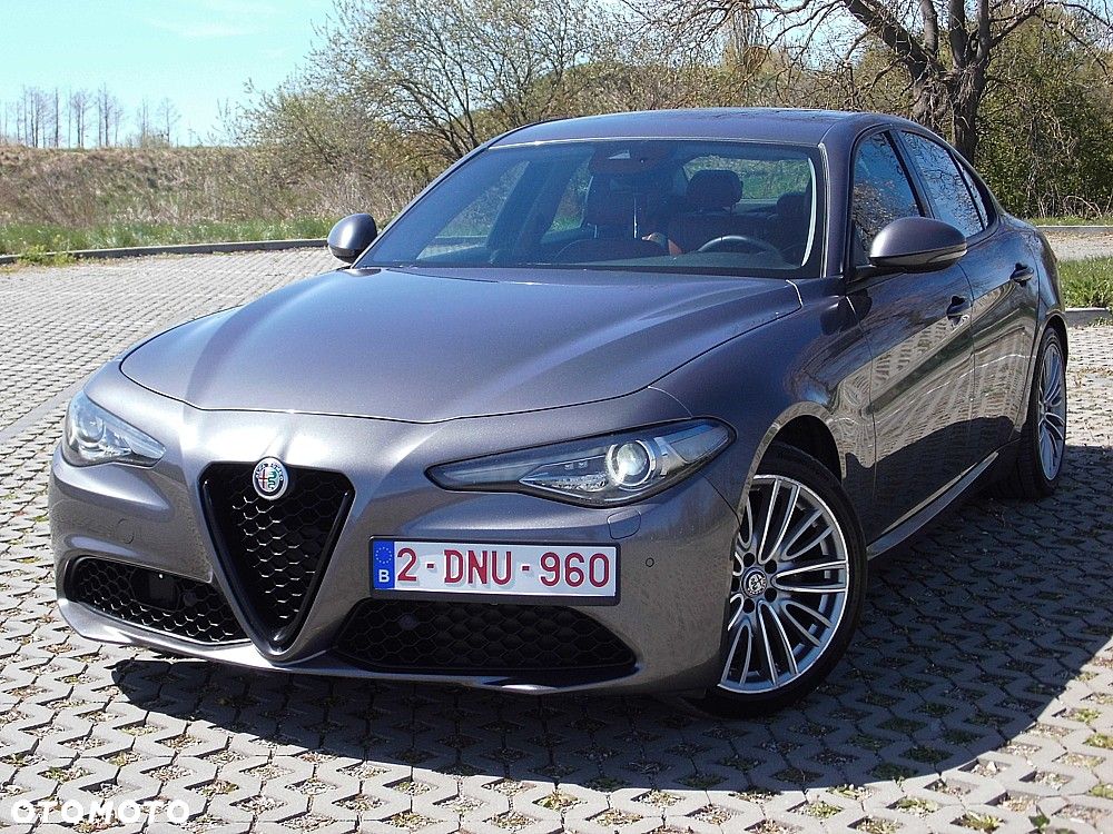 Alfa Romeo Giulia 2.2 AT8 Business - 3