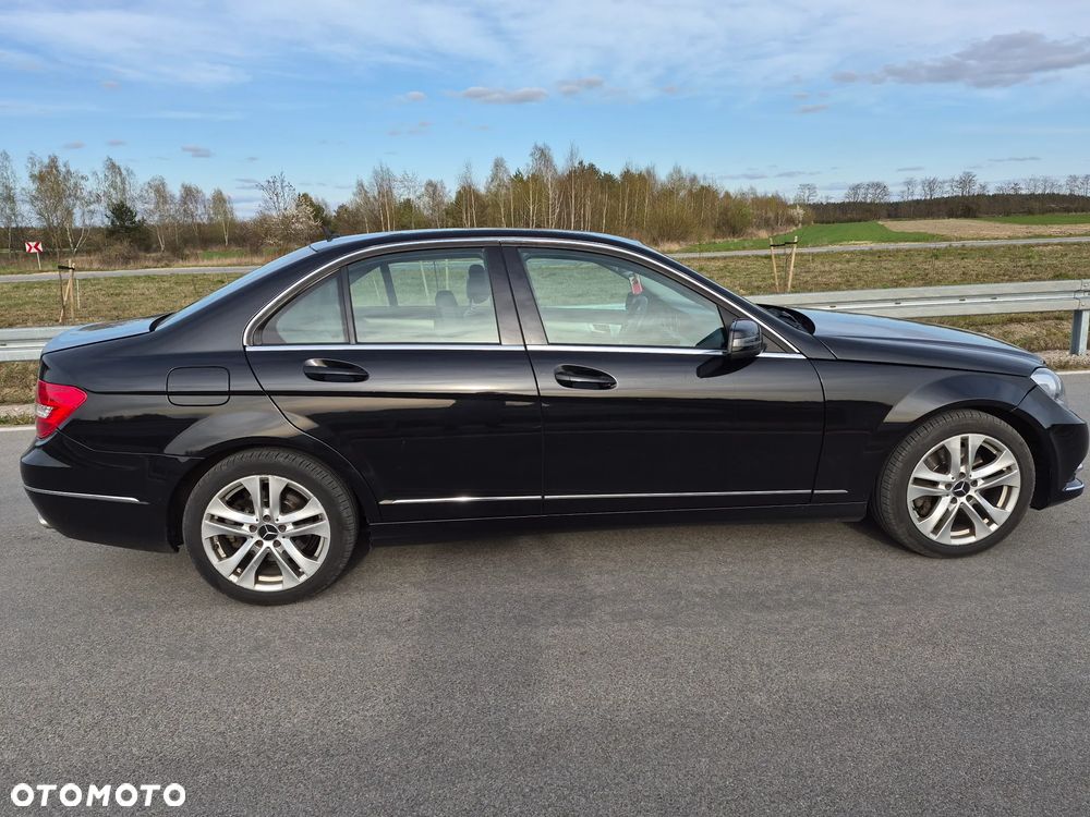 Mercedes-Benz Klasa C 300 CDI DPF 4Matic (BlueEFFICIENCY) 7G-TRONIC Elegance - 3