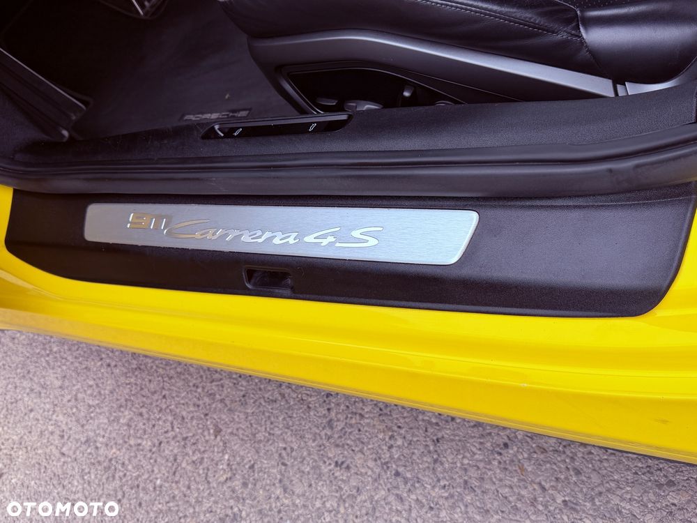 Porsche 911 Carrera 4S - 18