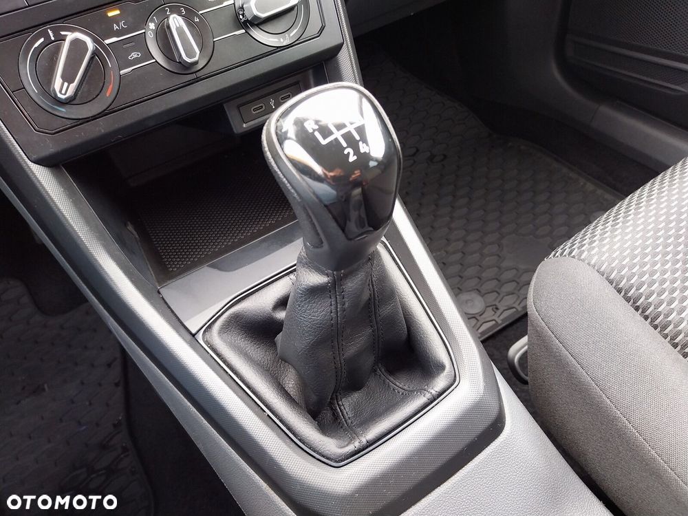 Volkswagen T-Cross - 19