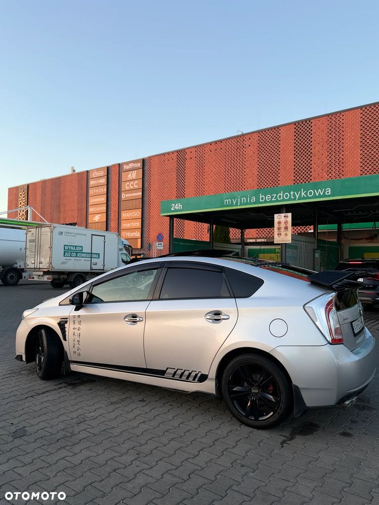 Toyota Prius (Hybrid) Executive - 4