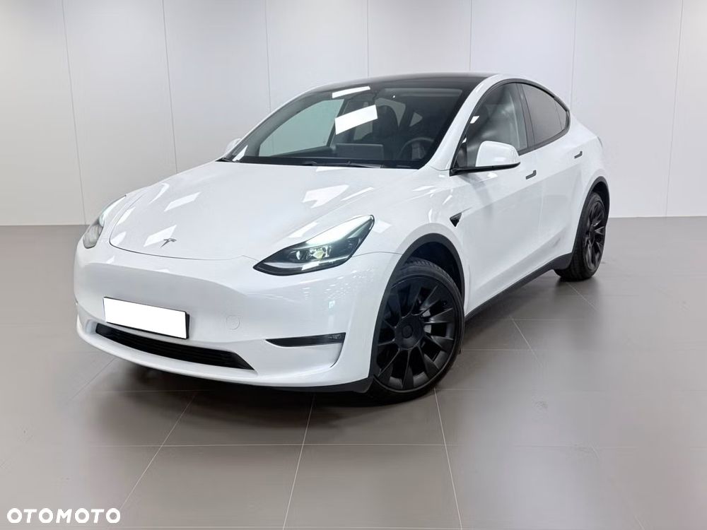 Tesla Model Y Long Range AWD - 12