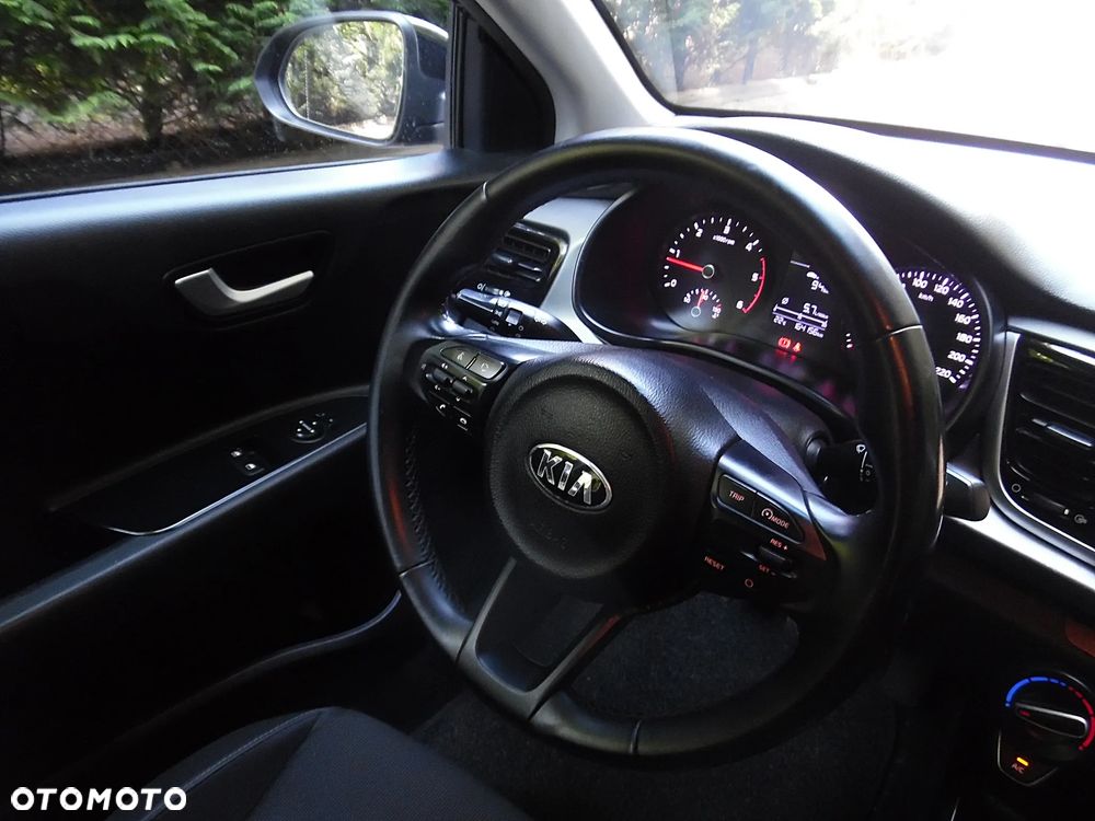Kia Rio - 32