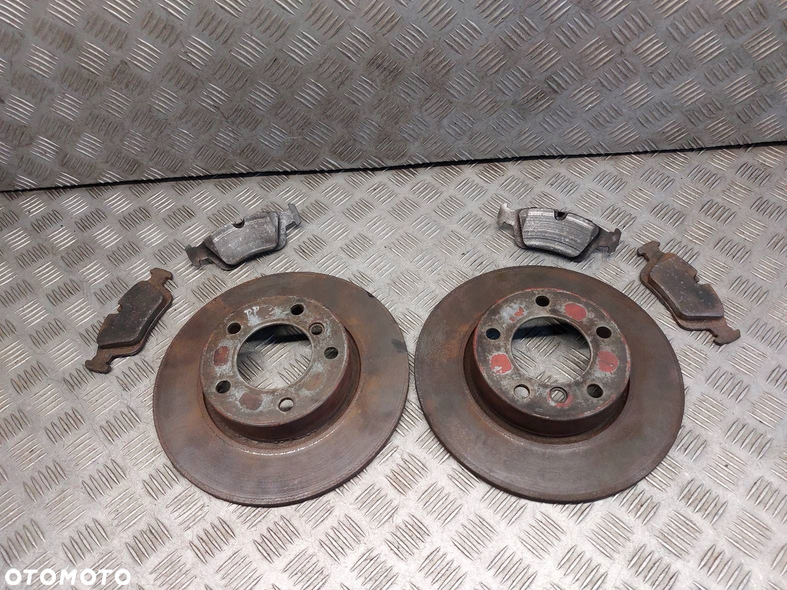 TARCZE HAMULCOWE PRZÓD + KLOCKI BMW E36 - 1