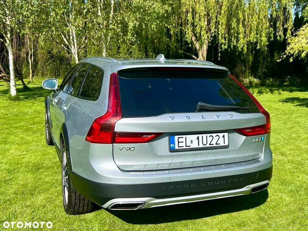 Volvo V90 D5 AWD Geartronic Momentum Pro - 3