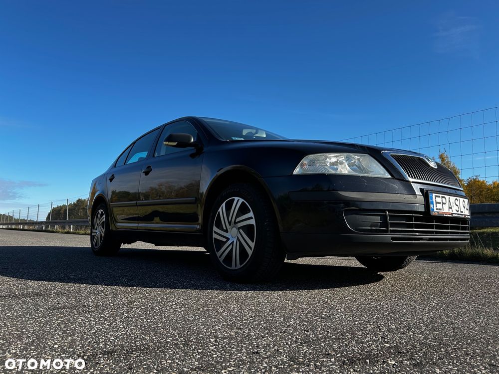 Skoda Octavia 1.6 Ambiente - 4