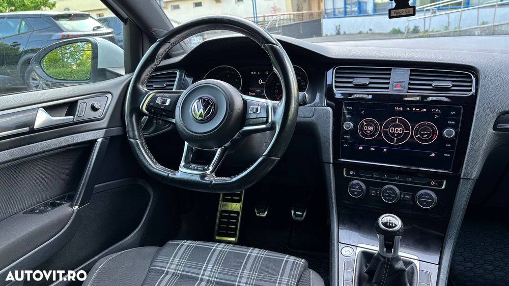 Volkswagen Golf - 15