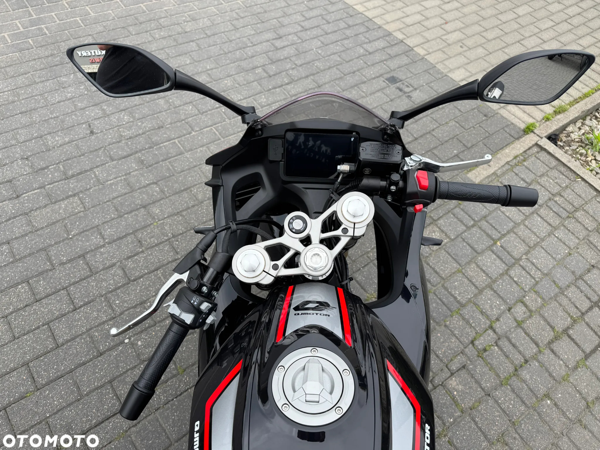 QJMOTOR SRK 125R - 4