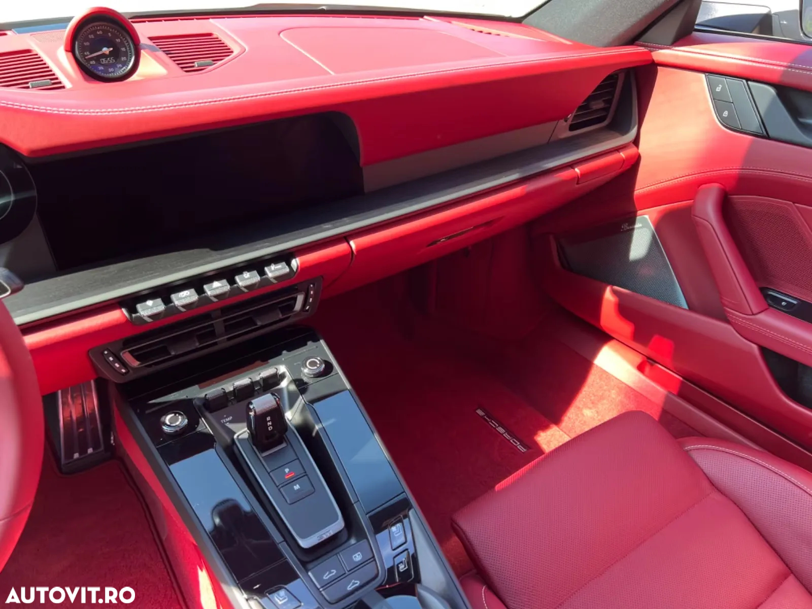 Porsche 911 Carrera Cabrio 4 GTS PDK - 11
