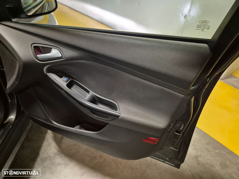 Ford Focus SW 1.5 TDCi Titanium - 32
