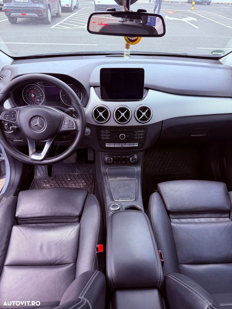 Mercedes-Benz EQB - 5