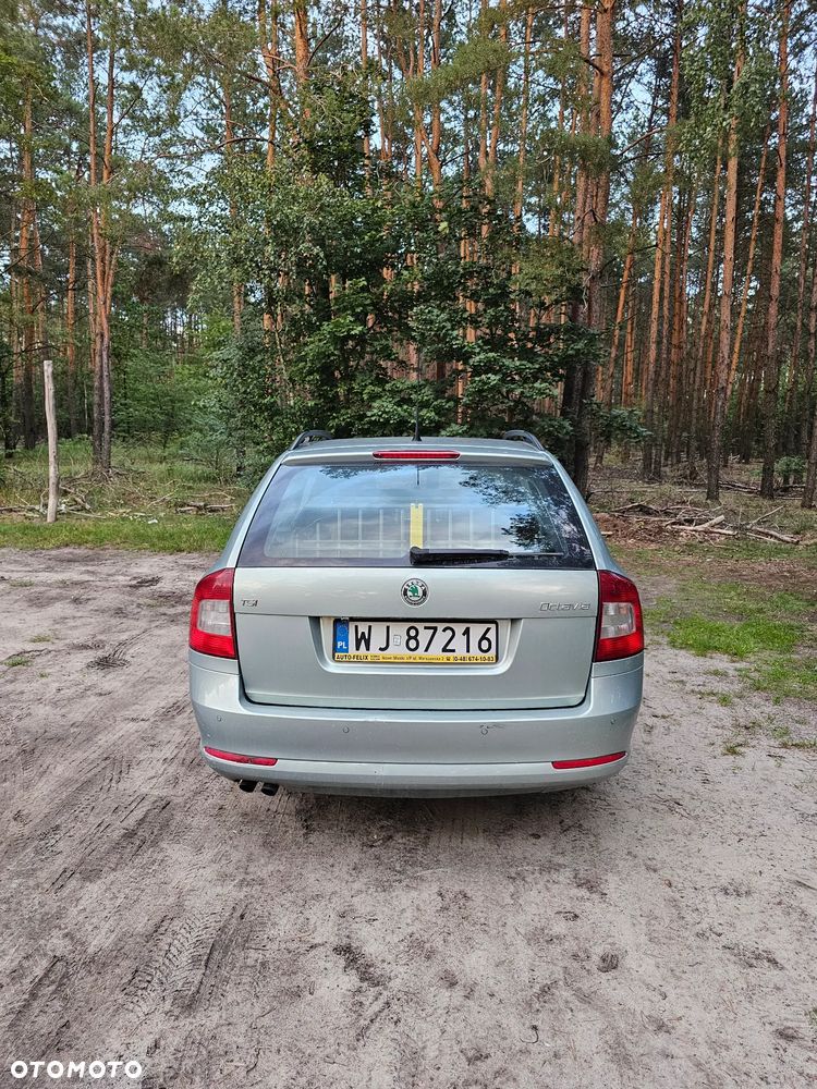 Skoda Octavia 2010 photo 2
