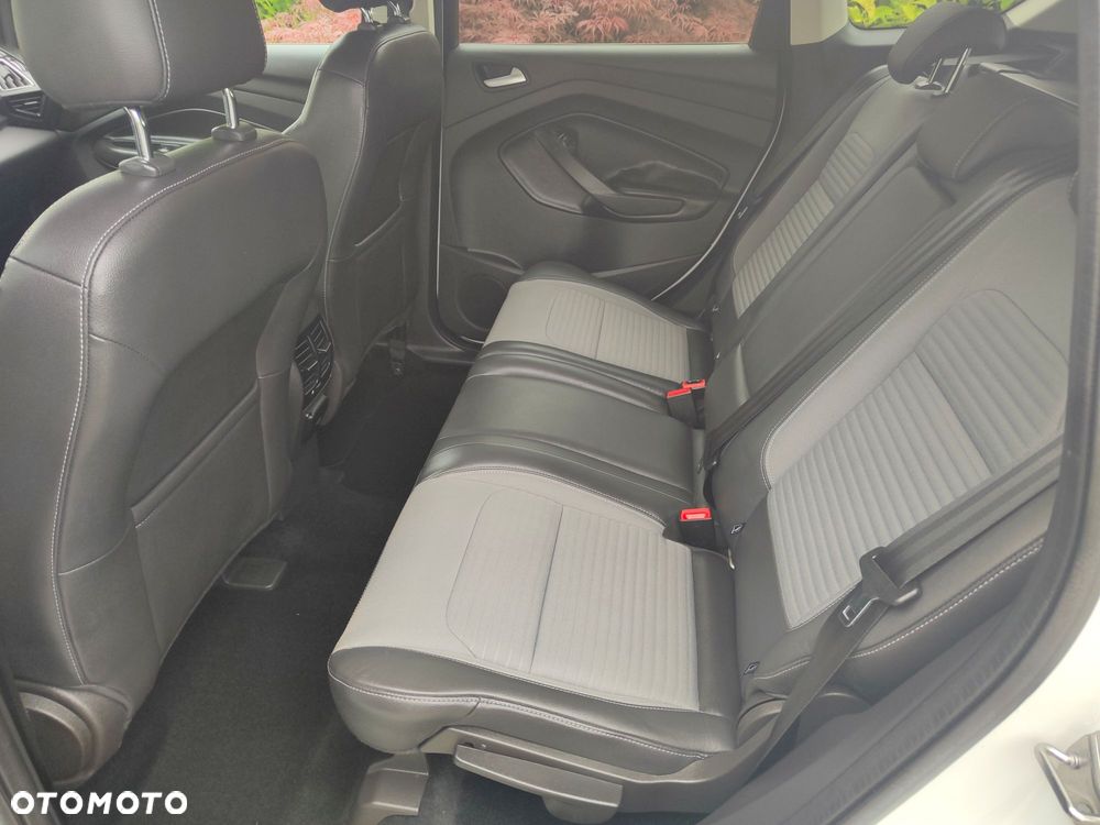 Ford Kuga 1.5 EcoBoost 2x4 Titanium - 10