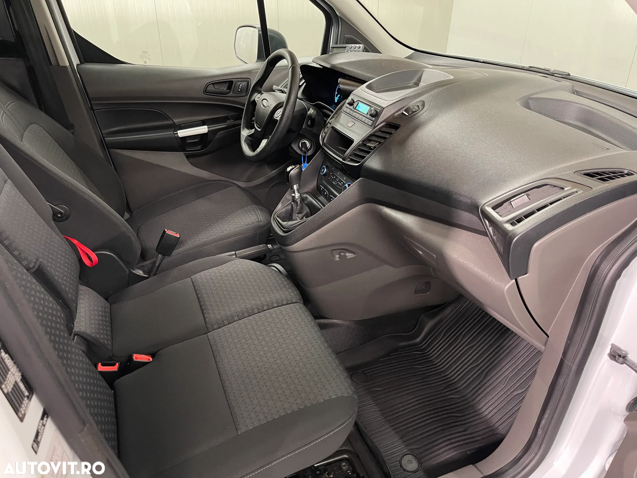 Ford Transit Connect - 8