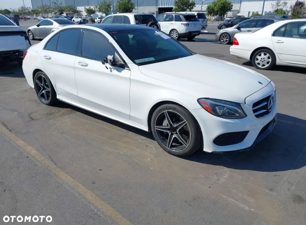 Mercedes-Benz Klasa C 300 9G-TRONIC AMG Line - 2