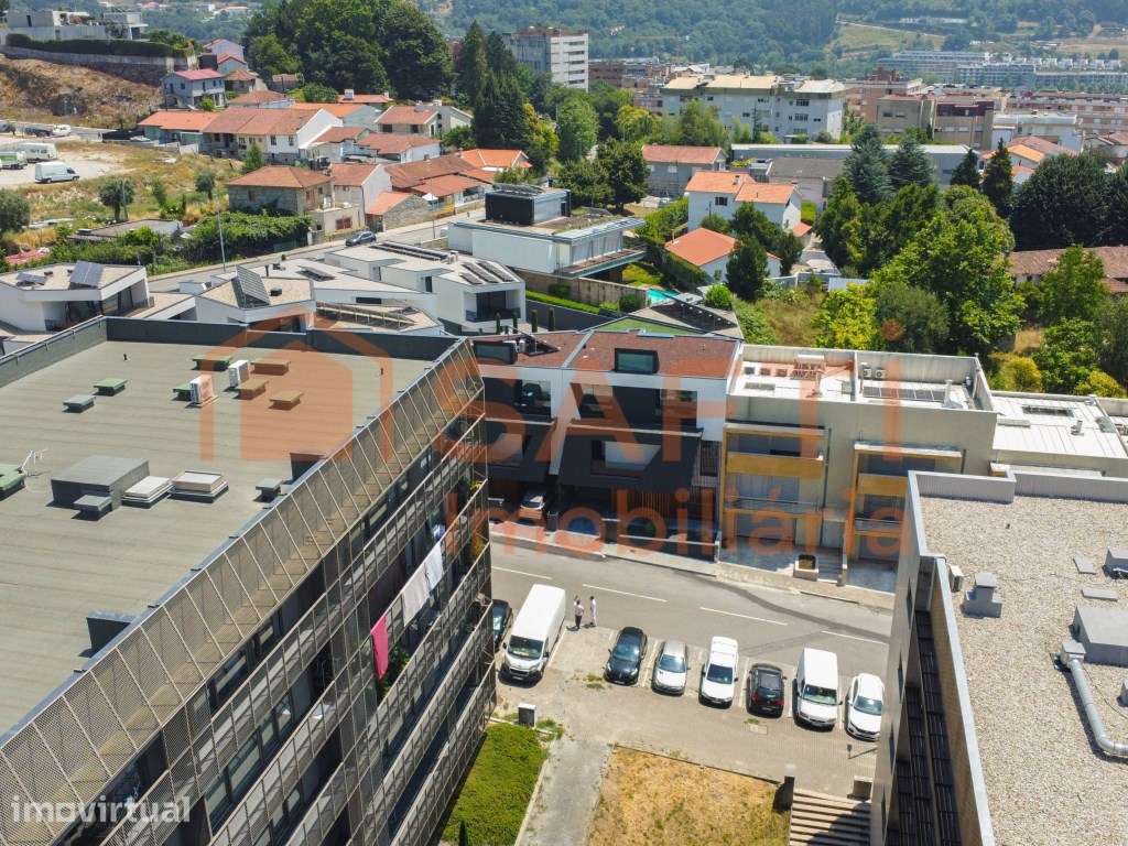 Moradia com Piscina em Azurém: Onde a História e o Design Contempor... - Grande imagem: 5/42