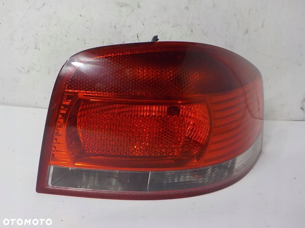 AUDI A3 II 8P LAMPA PRAWA TYŁ TYLNA 3D UK 8P0945096A - 1