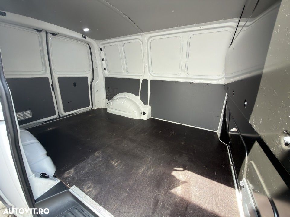 Volkswagen Transporter - 11
