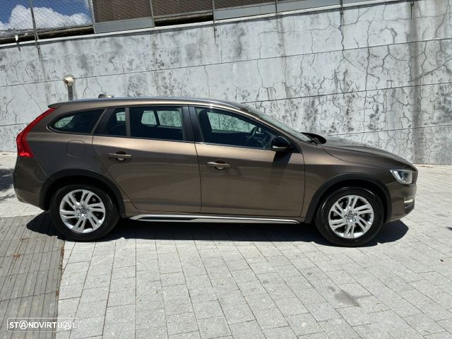 Volvo V60 Cross Country 2.0 D3 Momentum - 5