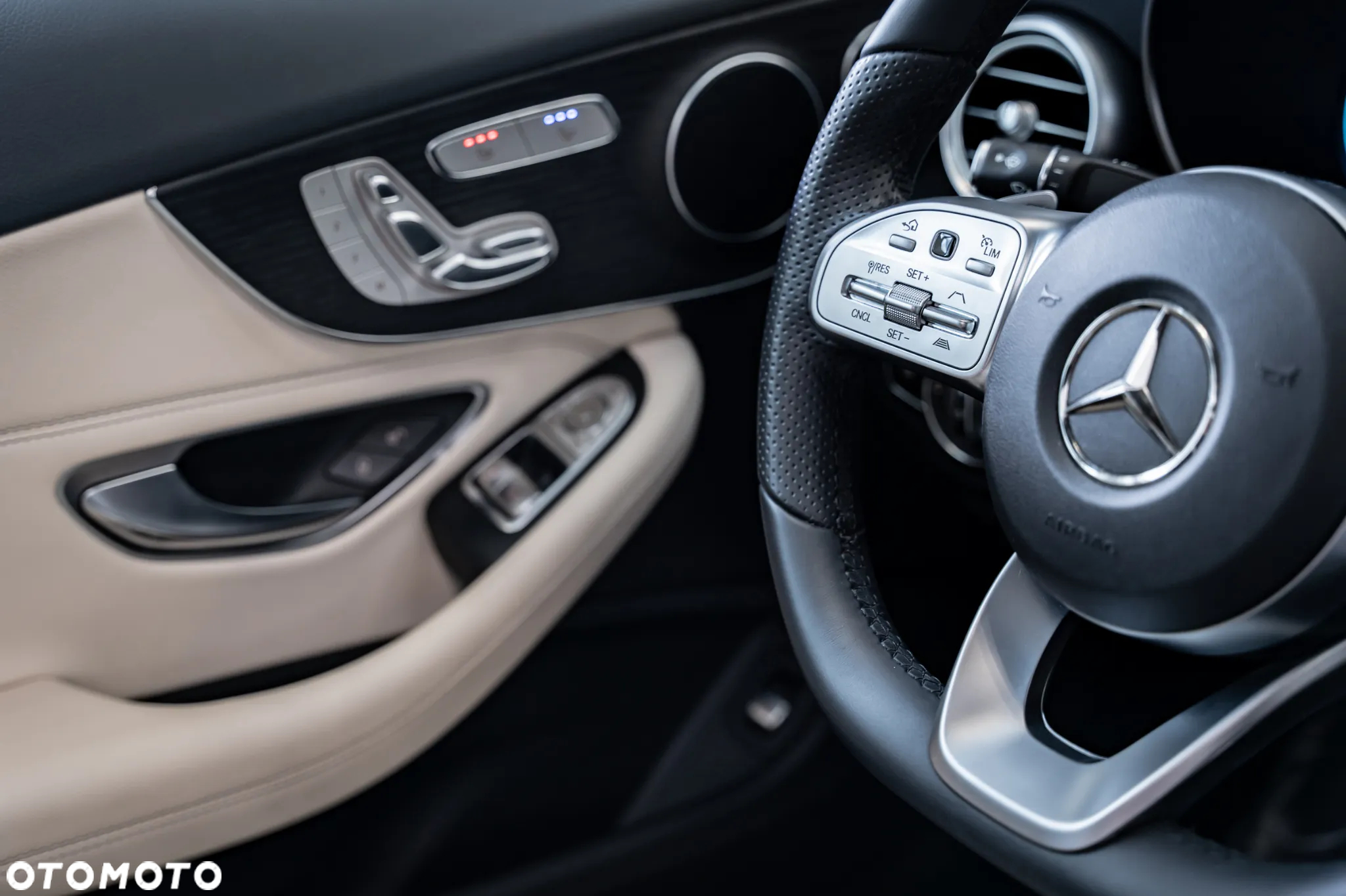 Mercedes-Benz Klasa C 300 9G-TRONIC - 27