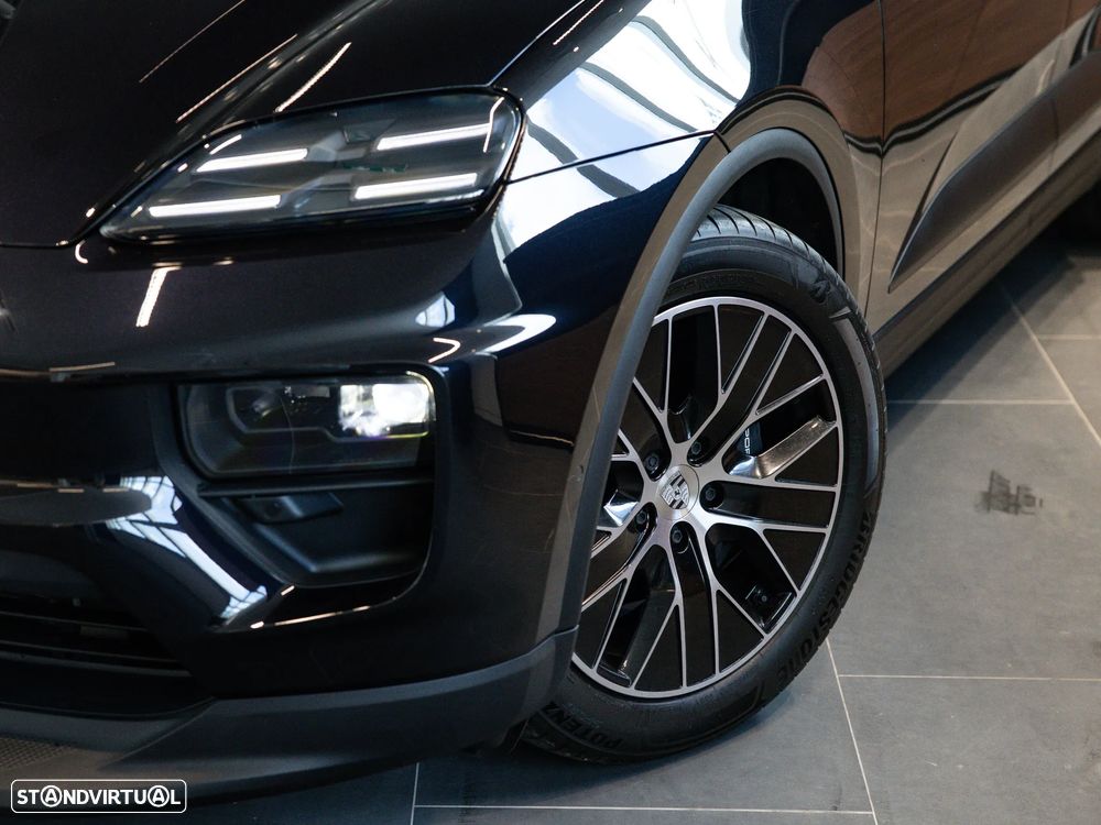 Porsche Macan Electric - 38