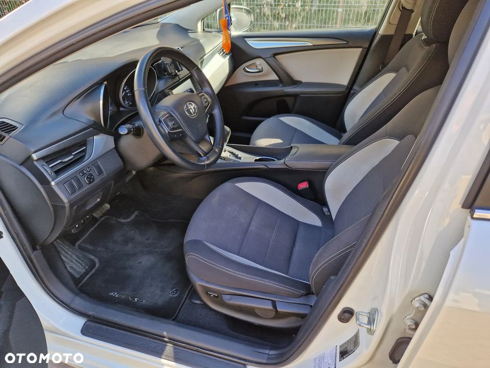 Toyota Avensis 1.8 Style MS - 13