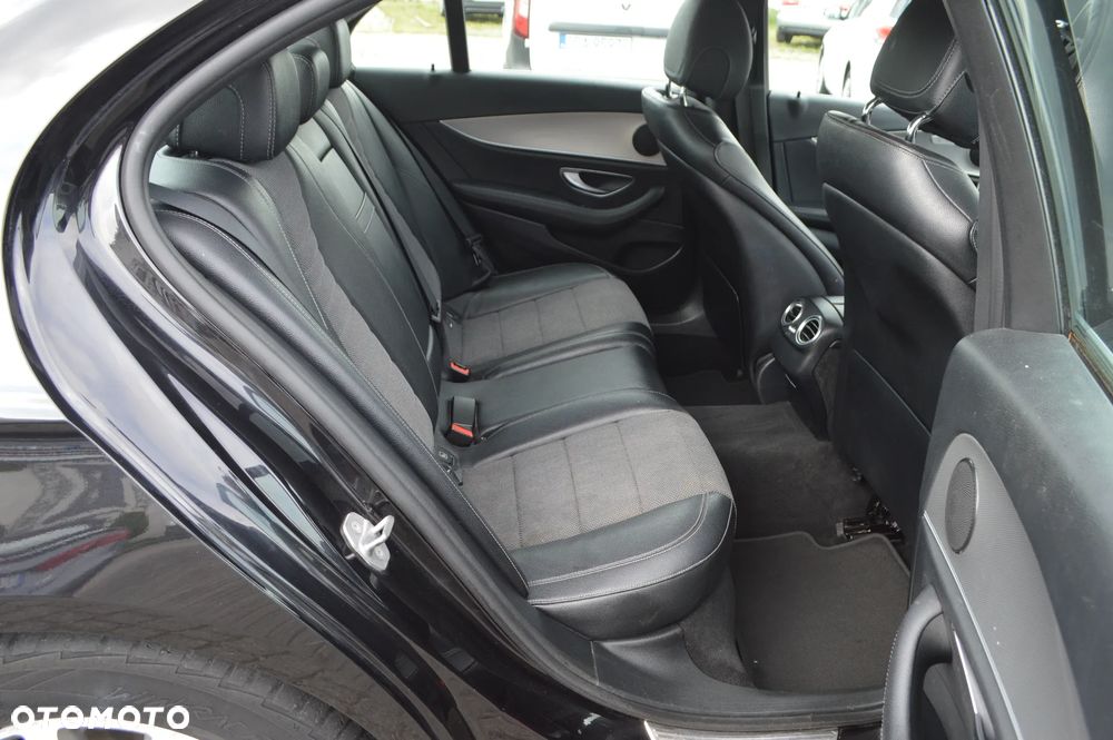 Mercedes-Benz Klasa E 220 d 9G-TRONIC - 14