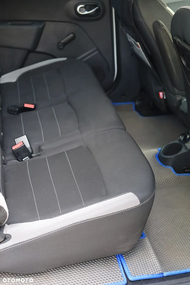 Dacia Lodgy 1.6 SCe Stepway S&S - 16